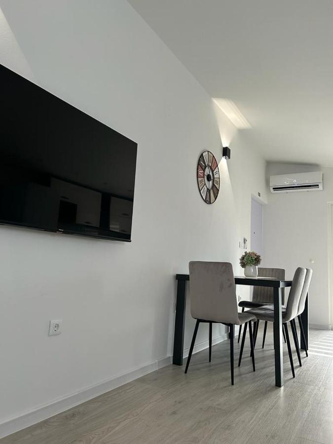 Smile4U Apartment Kastela Luaran gambar